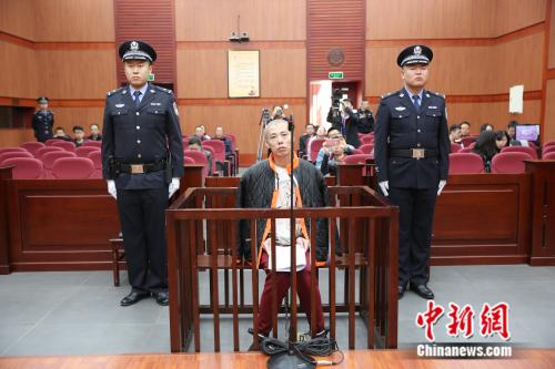 內(nèi)蒙古五人被殺案主犯李鵬飛一審被判死刑。張林虎 攝