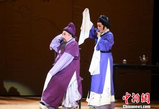 一級演員、中國首屆戲曲演唱大賽“紅梅獎”金獎得主林夢萍(右)，一級演員、文華表演獎得主、中國戲劇“梅花獎”得主陳乃春(左)聯(lián)袂領(lǐng)銜主演該劇?！∮浾邉⒖筛?攝