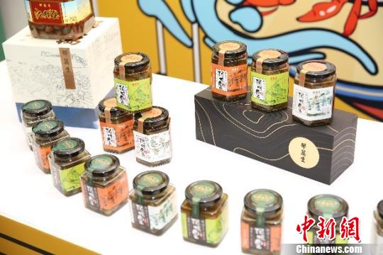 老字號(hào)品牌的產(chǎn)品陳列展。供圖