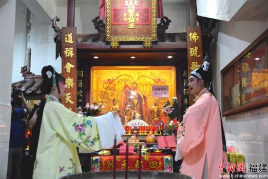 據(jù)悉，海峽兩岸傳統(tǒng)藝術(shù)界素來敬奉行業(yè)祖師。彭珊珊 攝