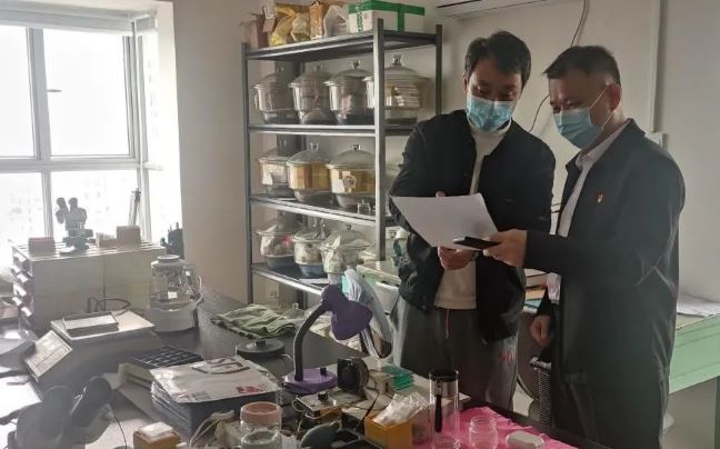 圖為蕉城區(qū)僑聯(lián)主席蔡述敏一行走訪福建省生輝精密儀器有限公司。.jpg